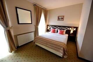 Отель Hotel Gradina Morii Сигету-Мармацией Двухместный номер с 1 кроватью и балконом-3